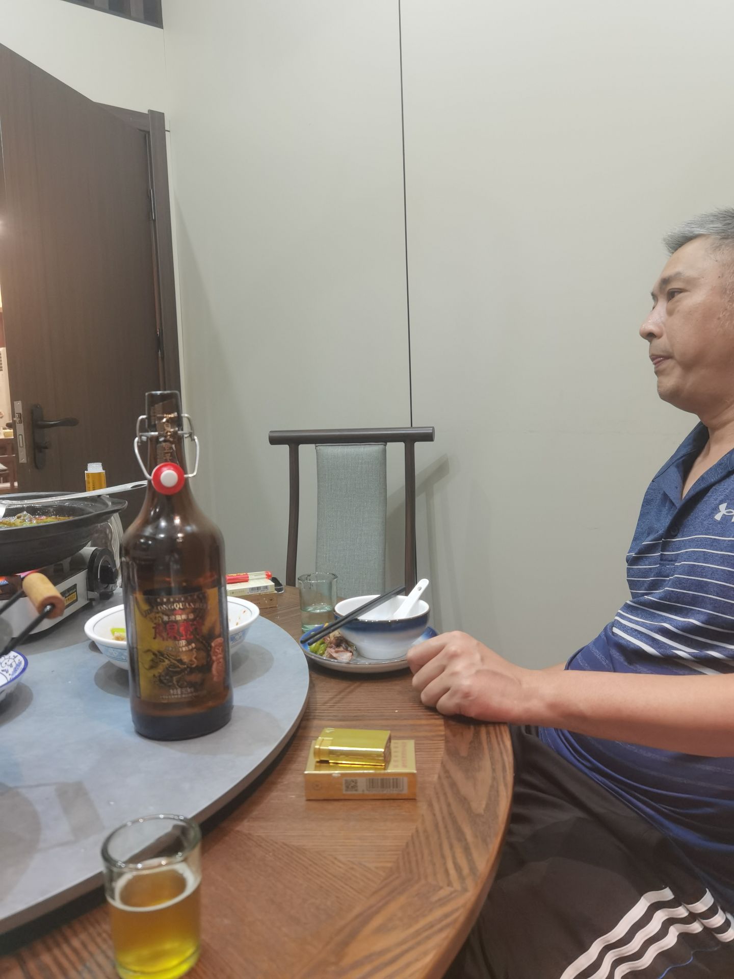 今天兄弟带来的好啤酒，喝！